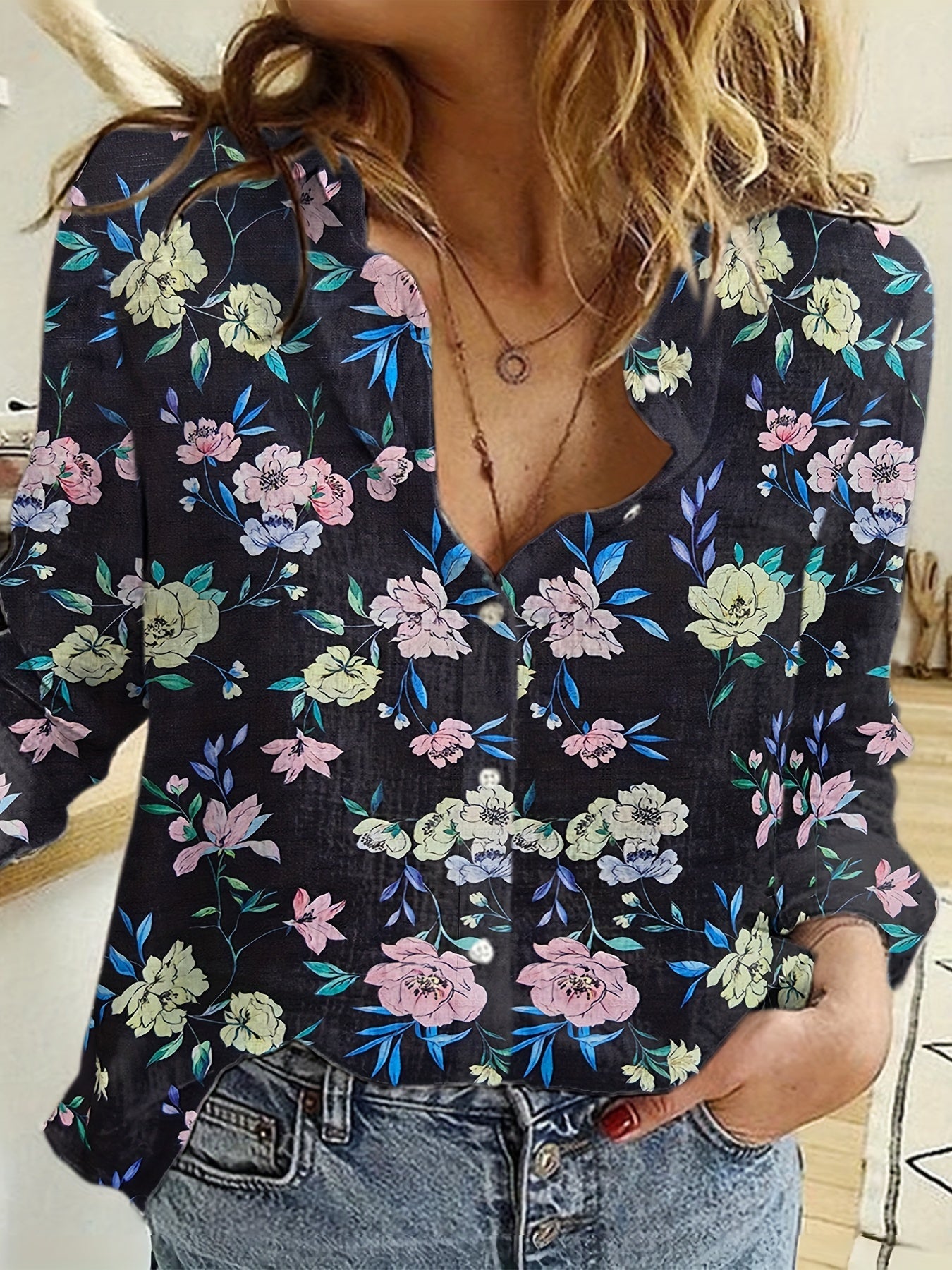 Contrasting floral, long-sleeved buttons, elegant lapel blouse Random shipment